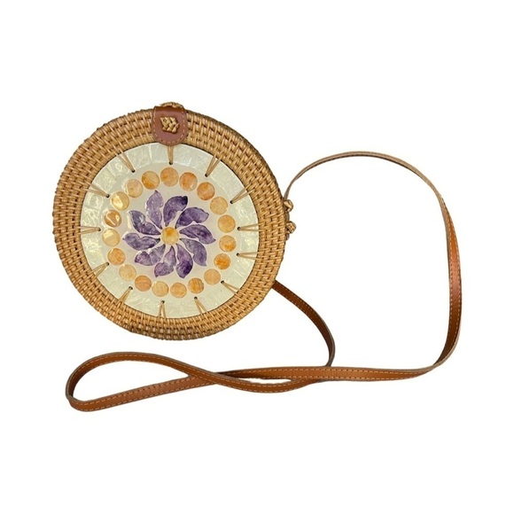 Unbranded Handbags - Unbranded Rattan Round Mandala Bag with mother of pearl inlay features